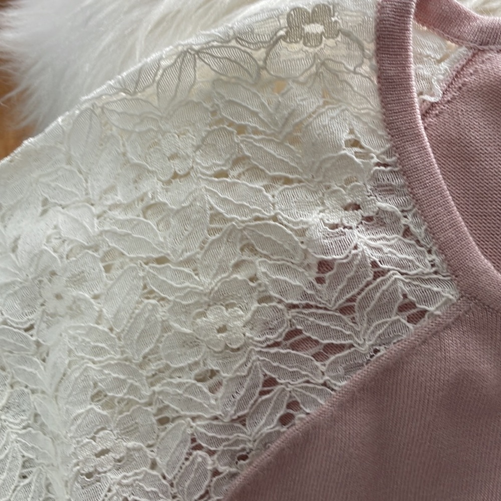 NEIMAN MARCUS WOMENS PINK SWEATER WITH CREAM LACE ARMS - Picture 6 of 12
